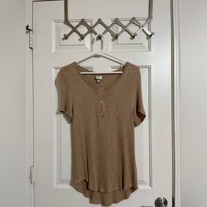 Stretchy medium shirt